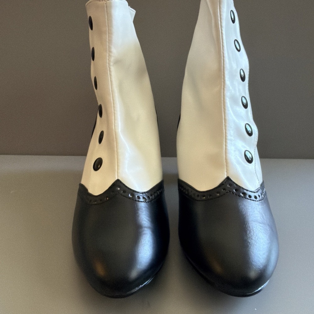 Bordello Pleaser Kitten Heel Wingtip Button Ankle Boots Women Size 10 Flora-1023 - Picture 3 of 12